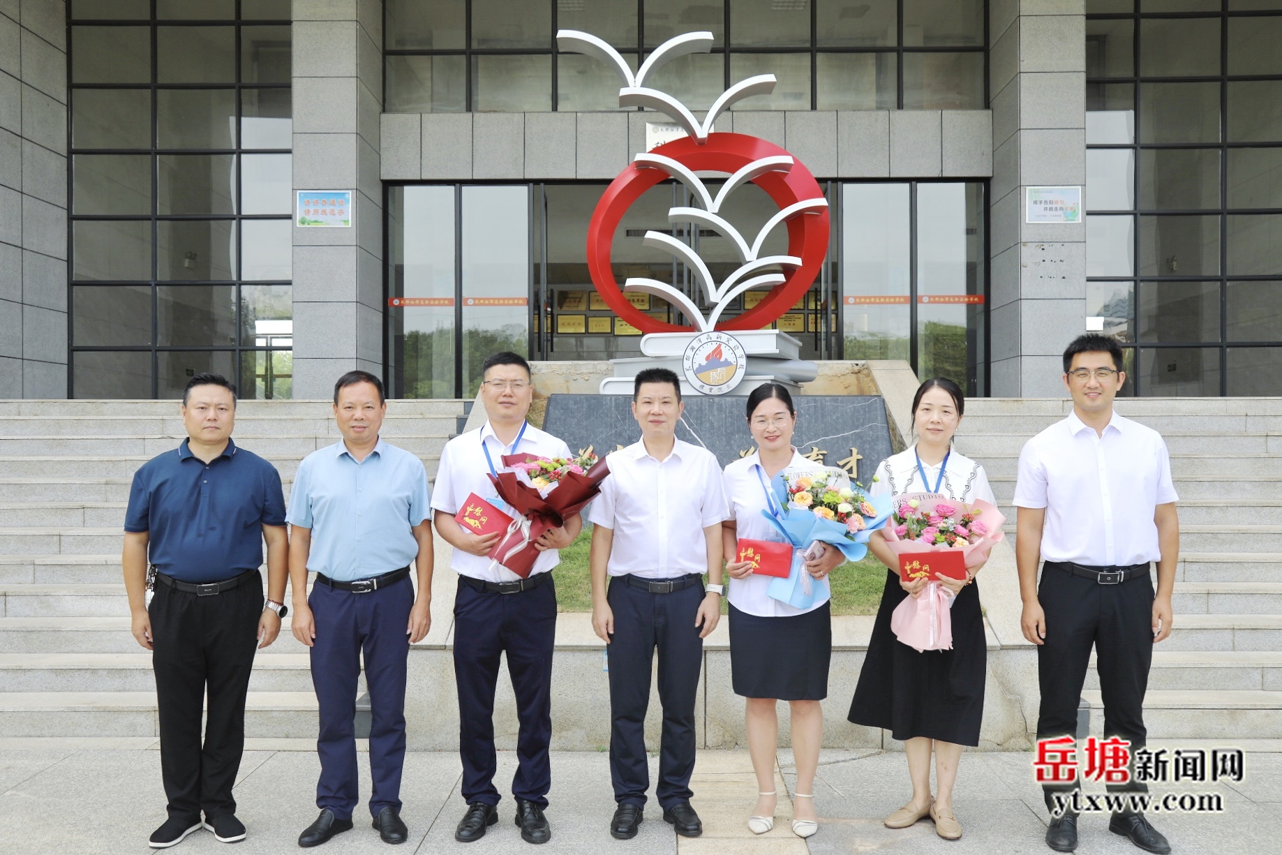 曾志君開展教師節(jié)走訪慰問和食品安全“兩個責(zé)任”落實情況調(diào)研