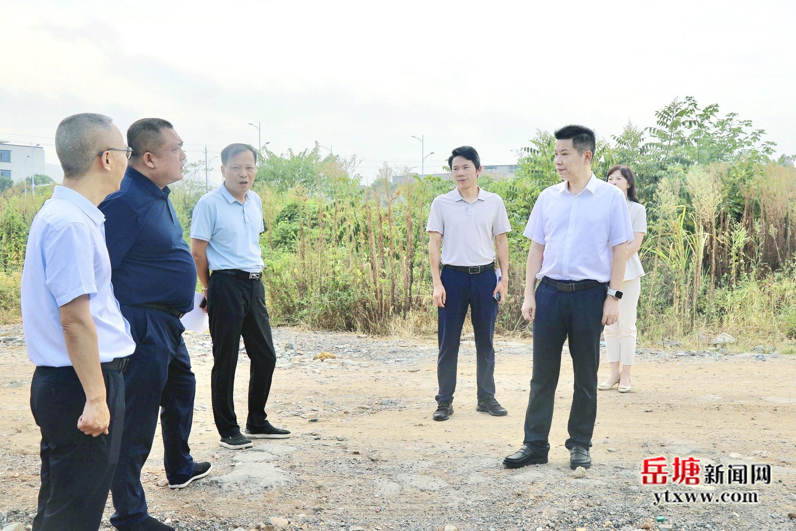 曾志君調(diào)研督導(dǎo)亂占耕地違規(guī)建房整治、歸隱松澗項目建設(shè)、建筑垃圾整治工作