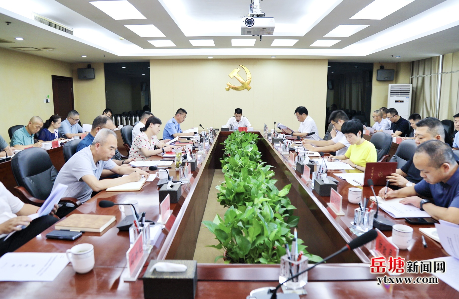 曾志君主持召開區(qū)委退役軍人事務工作領導小組第三次全體會議
