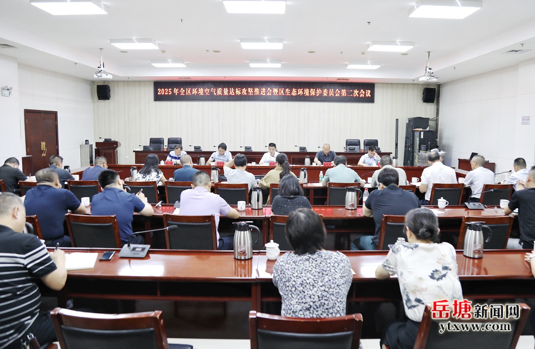 曾志君主持召開2025年全區(qū)環(huán)境空氣質(zhì)量達標攻堅推進會暨區(qū)生態(tài)環(huán)境保護委員會第二次會議