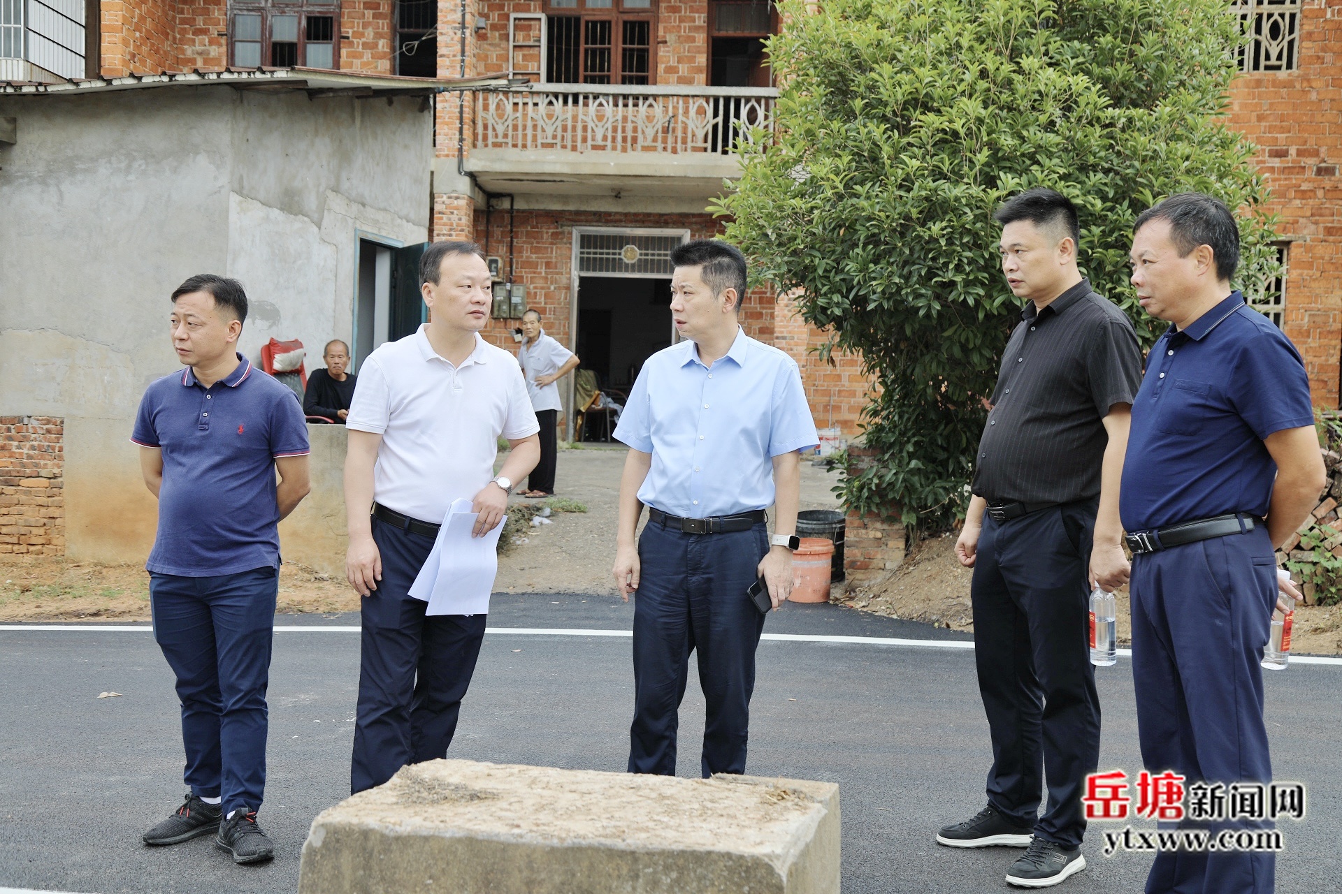 曾志君调研宝塔中路、申塘路特色烟火街巷微改造以及老细屋里周边人居环境整治工作