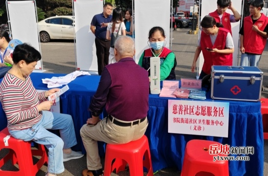 体重管理为钥 解锁健康生活——飞机坪社区健康宣传月活动暖民心