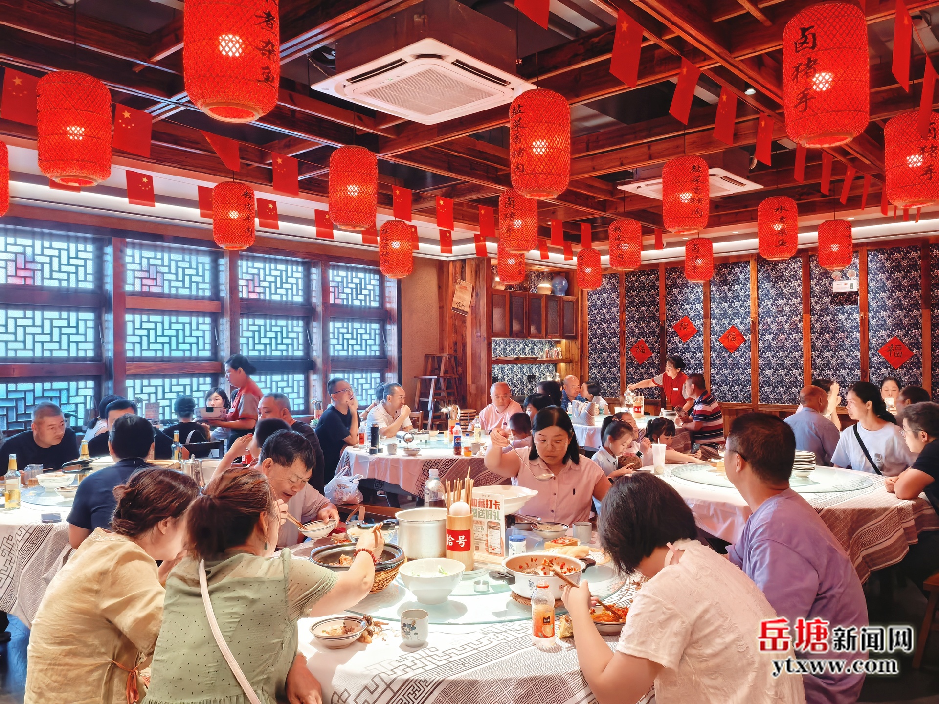 吃在湘潭 有味岳塘丨翻台3轮！粉丝54.8万！“帝一铭”18年打造湘潭餐饮名片