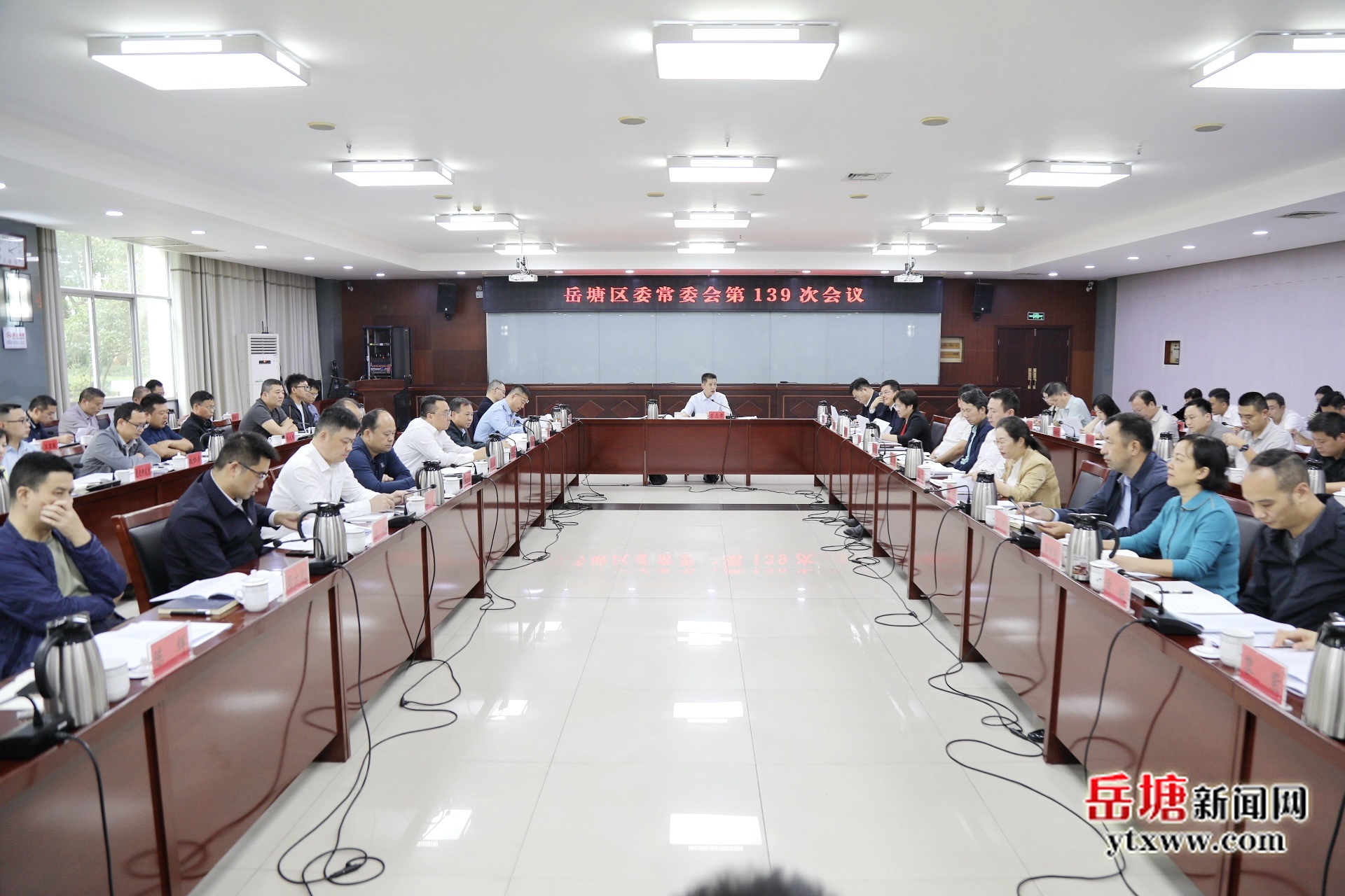 曾志君主持召開岳塘區(qū)委常委會第139次會議