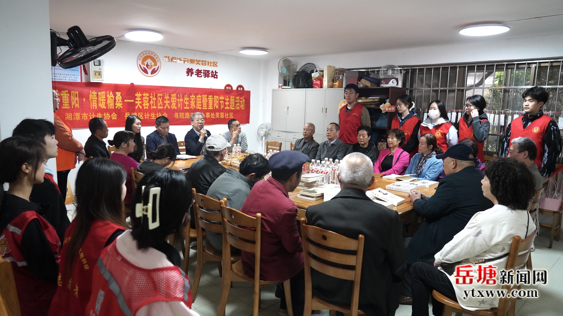 “書香重陽·情暖榆?！?芙蓉社區(qū)開展關(guān)愛計(jì)生家庭暨重陽節(jié)主題活動(dòng)