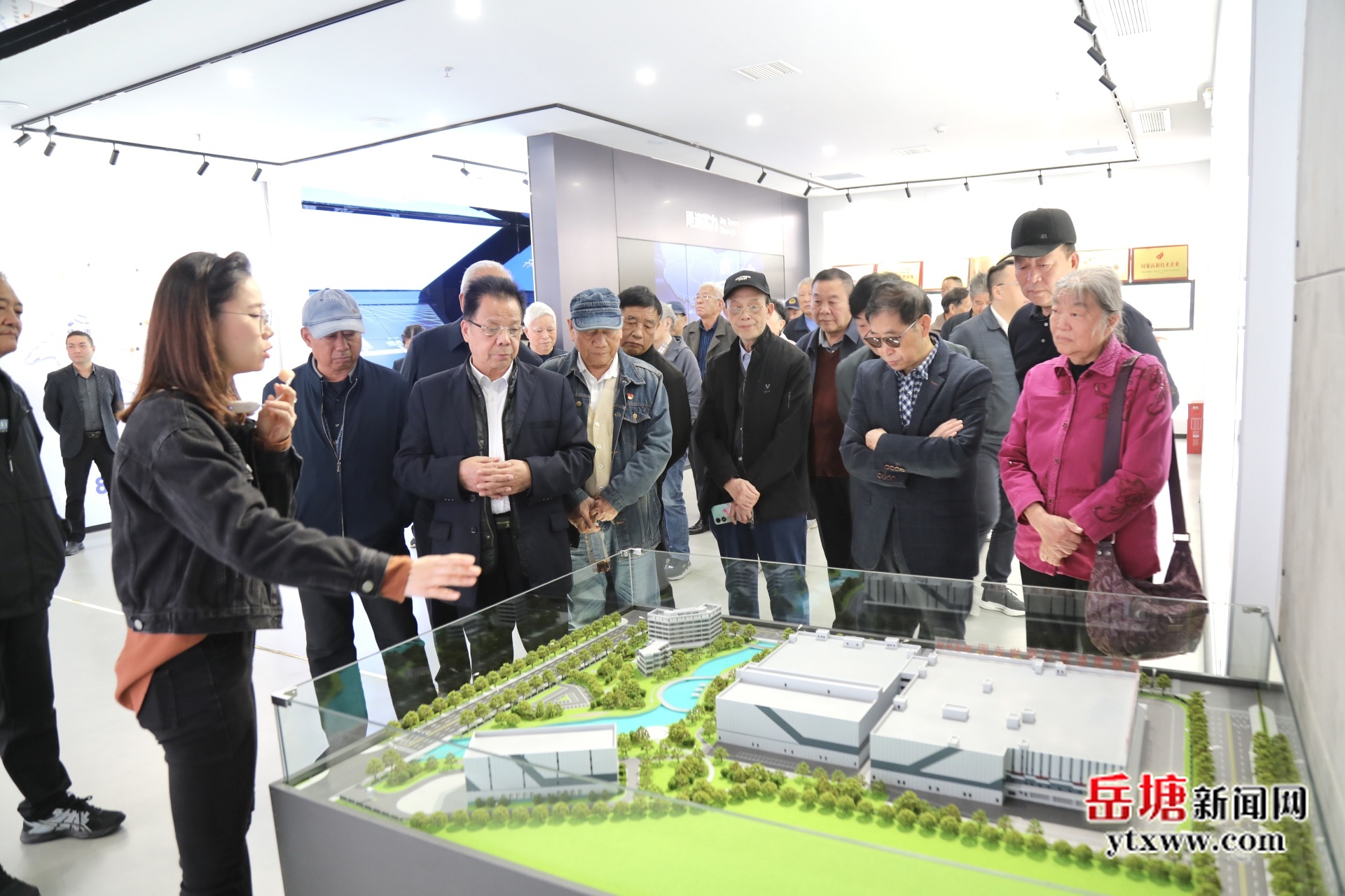 九九重陽 岳塘區(qū)老干部參觀岳塘新變化