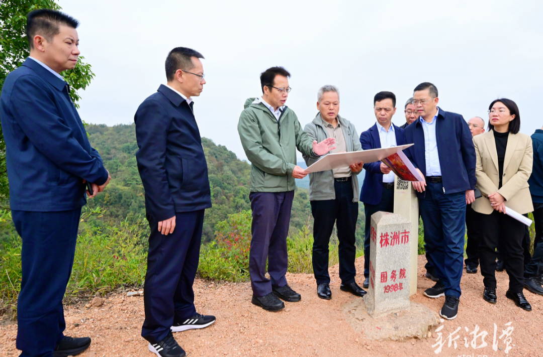 胡賀波李永亮赴岳塘區(qū)綠心地區(qū)調(diào)研“玉屏峰”等項(xiàng)目建設(shè)