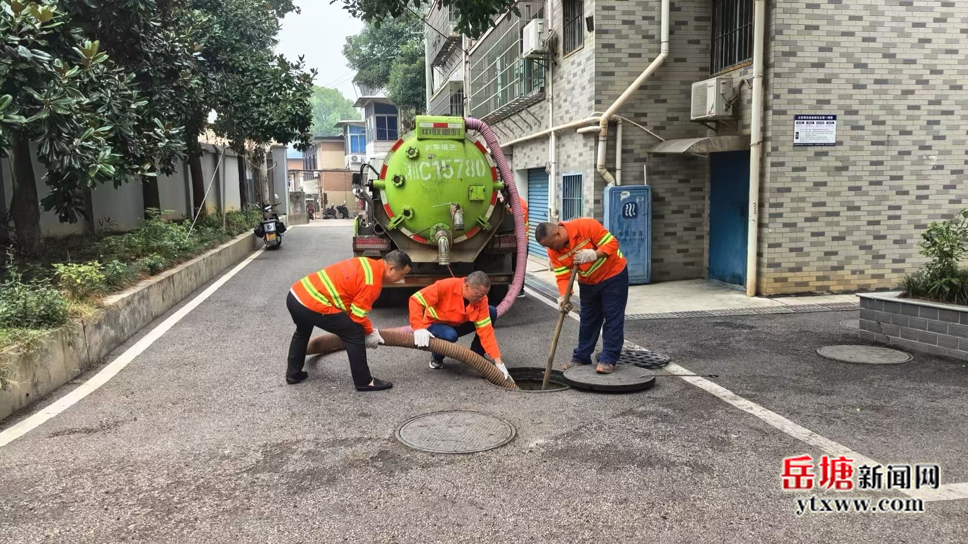 岳塘区一名环卫工作者获省级表扬