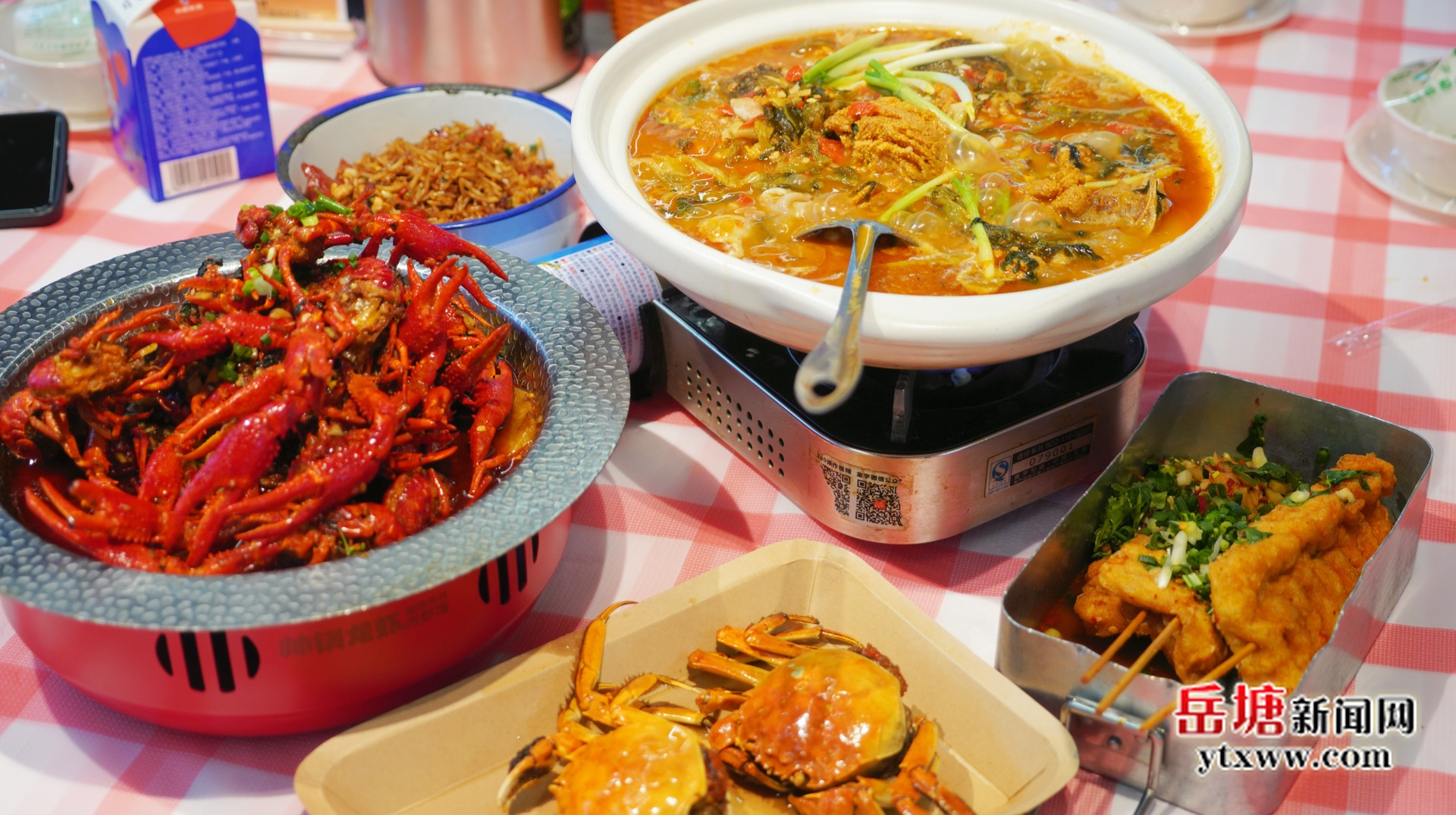 吃在湘潭 有味岳塘丨火锅龙虾灵魂契合 90后“帅猫兄弟”拿捏夜宵江湖
