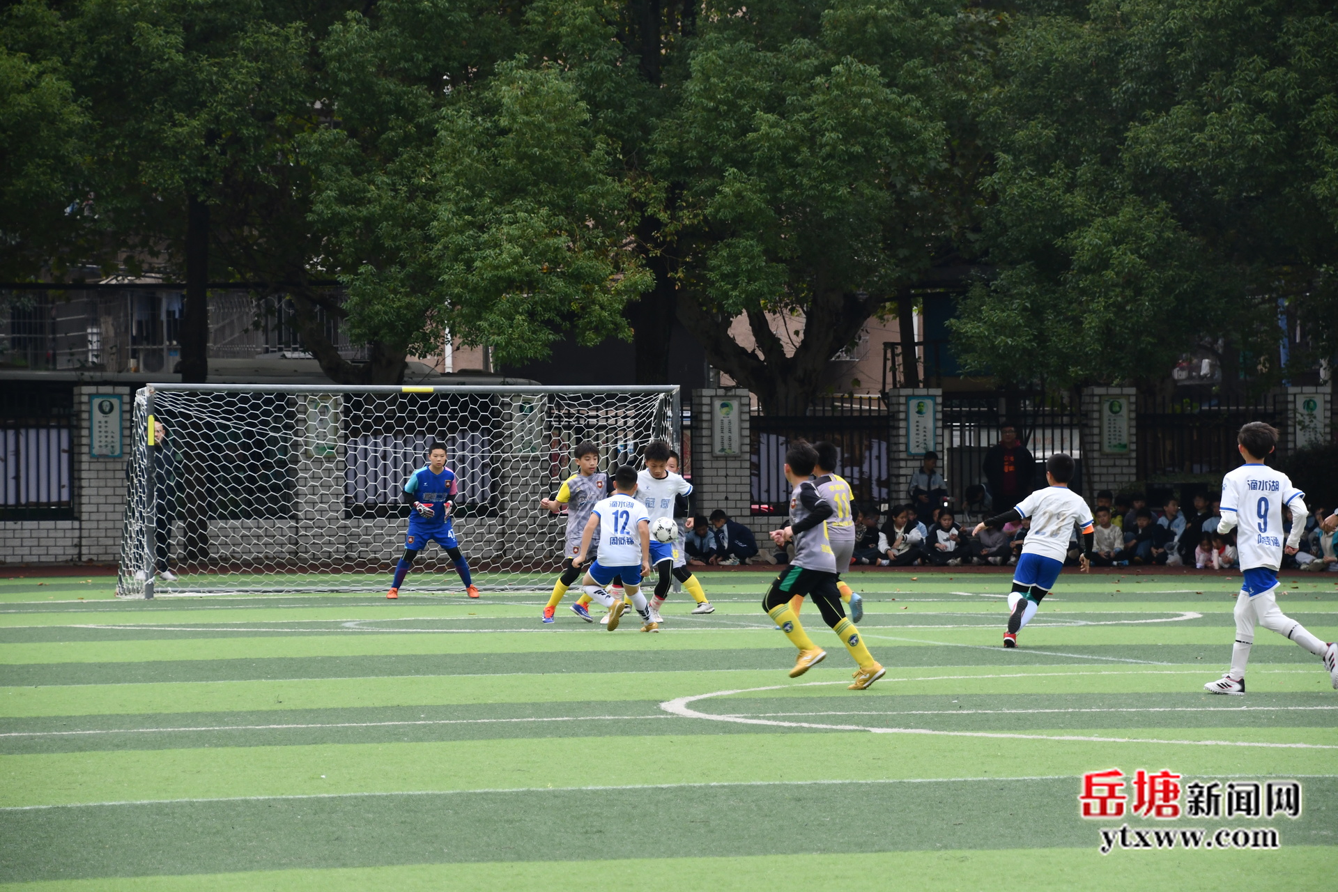 2025“迅达杯”岳塘区青少年足球联赛小学4-6年级男子组决赛举行