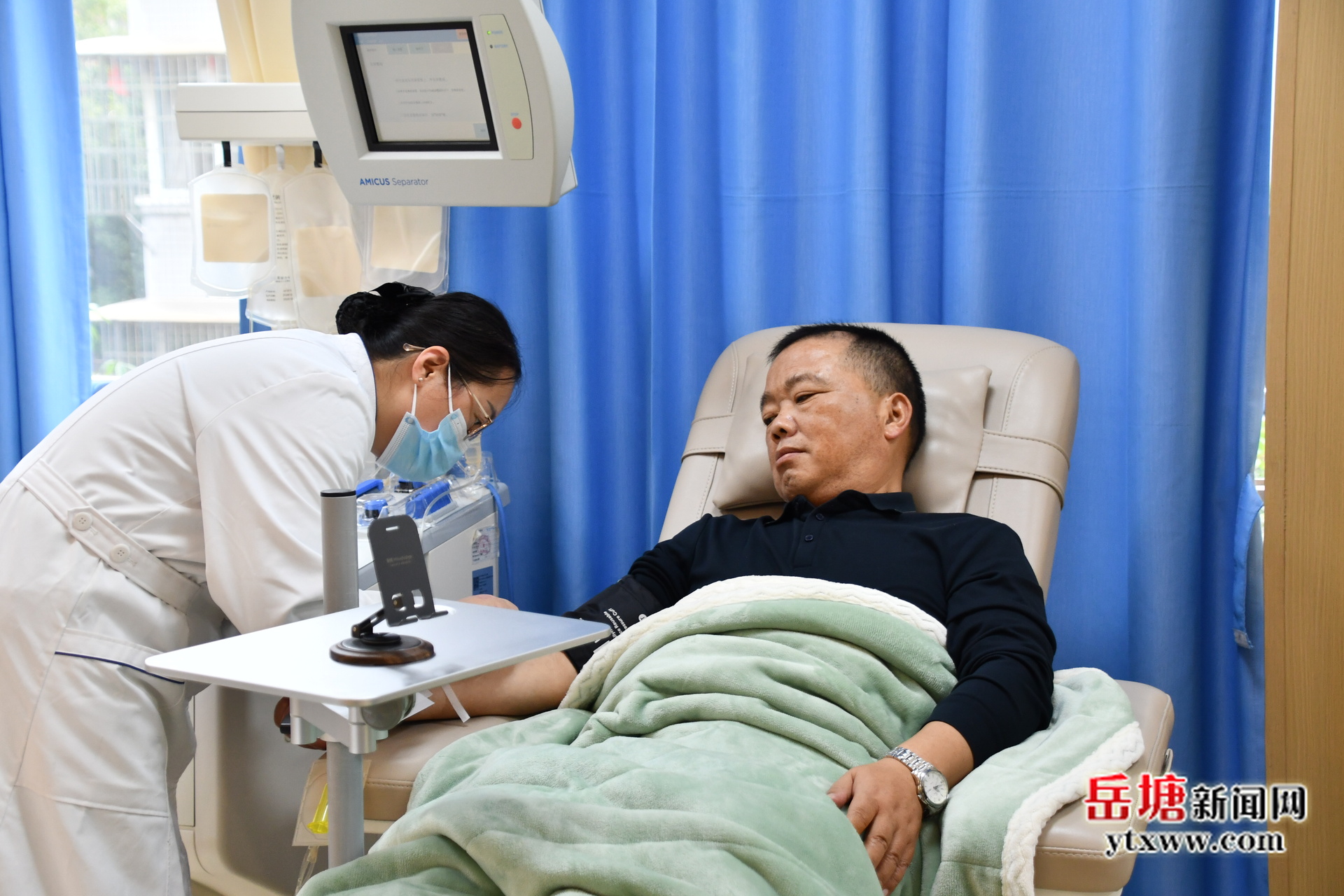 “无偿献血达人”邓新辉：以热血诠释奉献之美