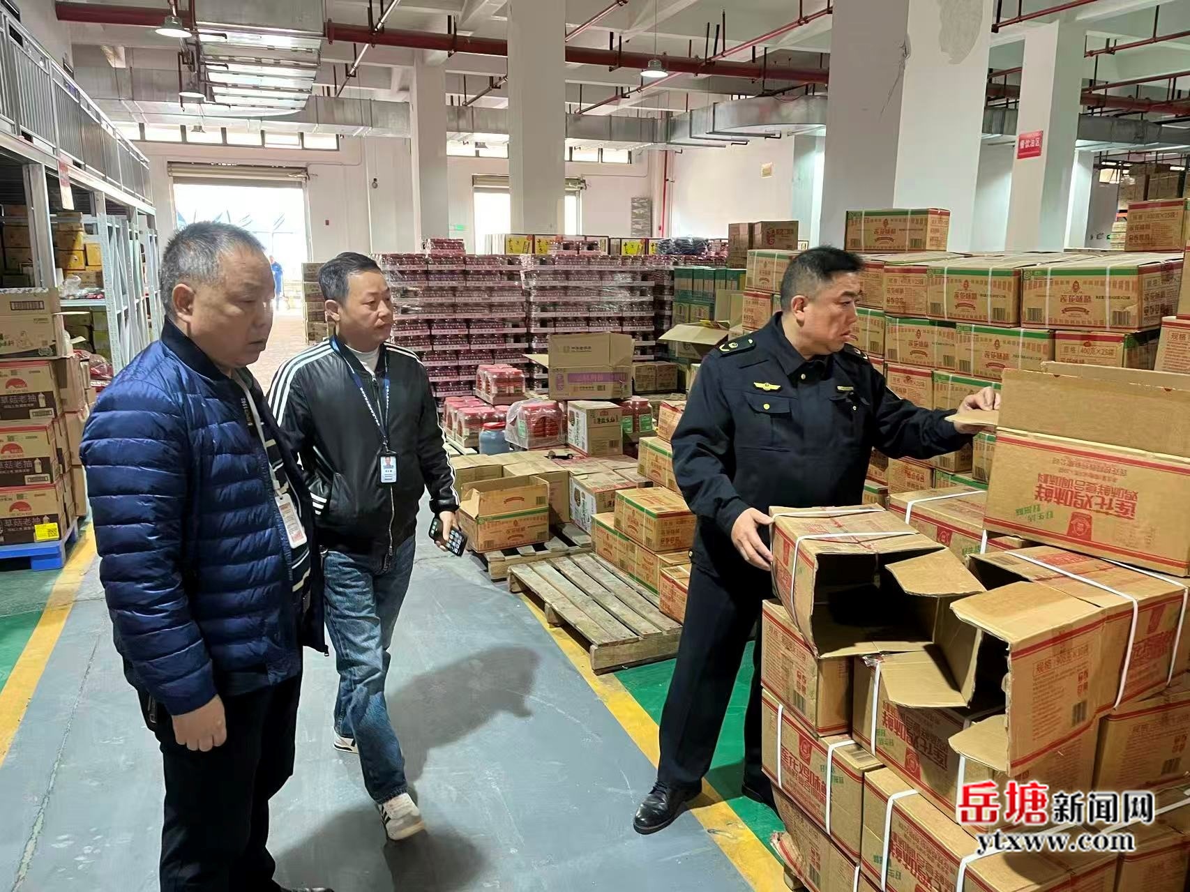 岳塘区市场监督管理局开展学校食堂食材供应商“双随机、一公开”监督检查