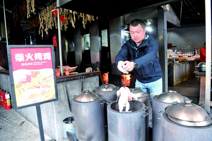 【湘潭日报】牛角塘饭铺：一灶柴火，煨热旧时光