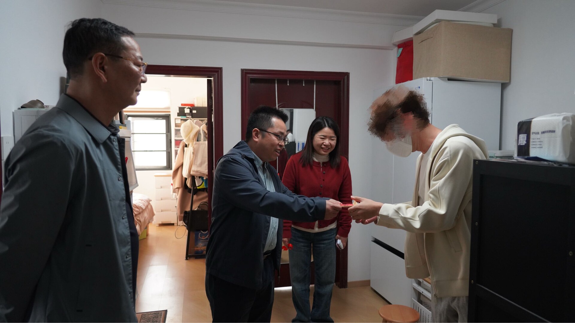 岳塘區(qū)開展2025年“世界艾滋病日”走訪慰問