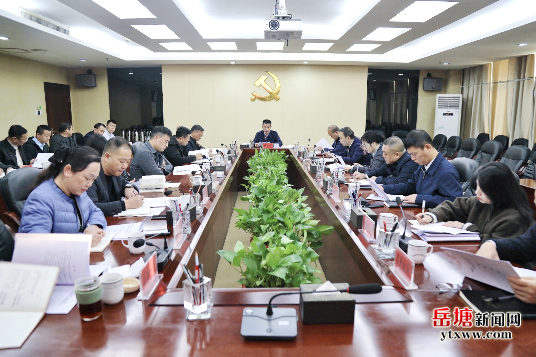 曾志君主持召開(kāi)岳塘區(qū)“十五五”綠心保護(hù)和發(fā)展問(wèn)題研究專題調(diào)度會(huì)