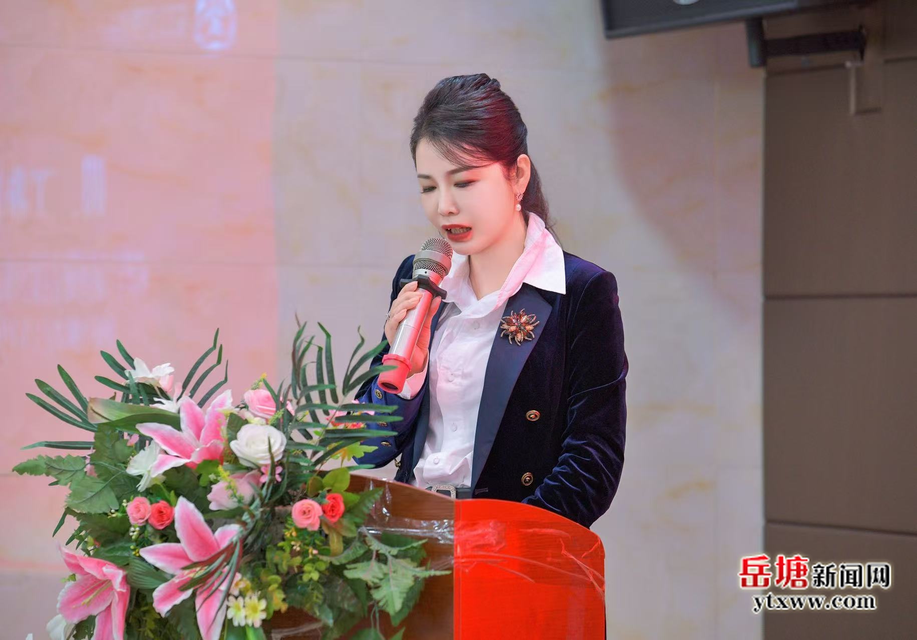 兩會(huì)進(jìn)行時(shí)｜區(qū)人大代表戴驪蒙：巾幗實(shí)干映初心 履職擔(dān)當(dāng)踐使命