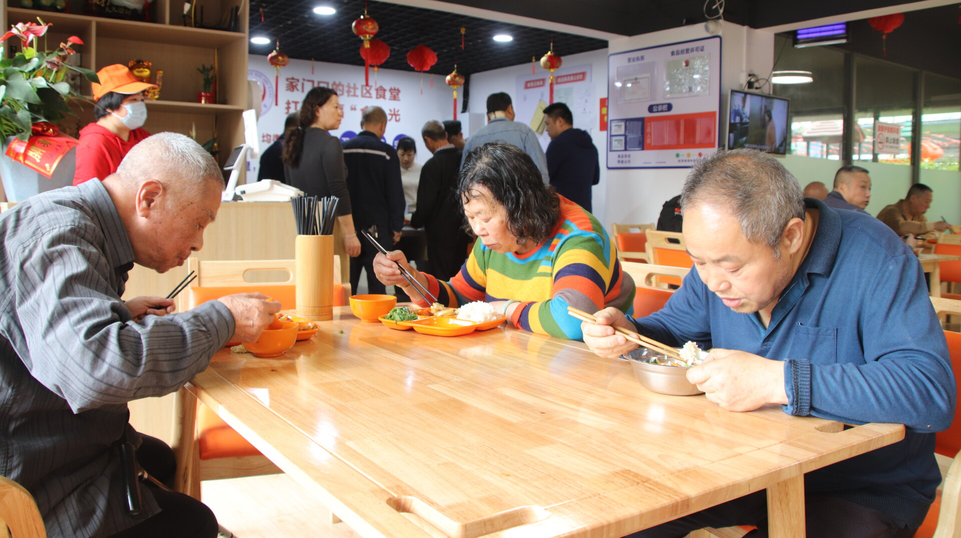 岳塘區(qū)2025年建成6個社區(qū)老年助餐點(diǎn)