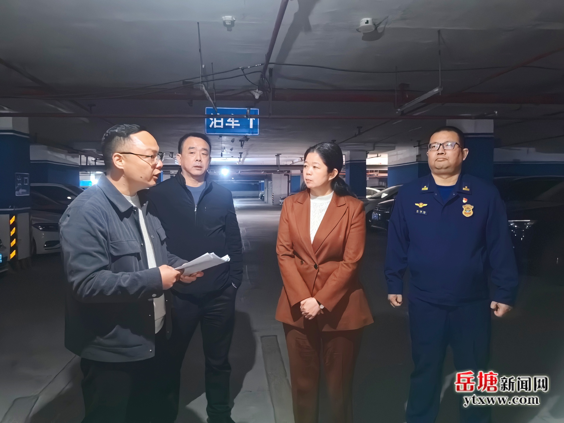 周賞玲督導(dǎo)高層建筑消防安全工作