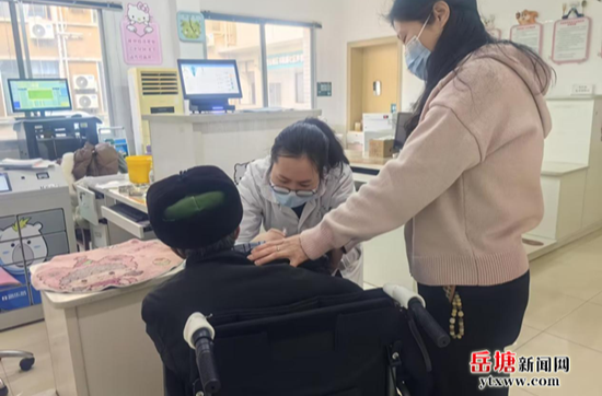 書院路街道社區(qū)衛(wèi)生服務中心為養(yǎng)老中心開設流感疫苗接種專場服務