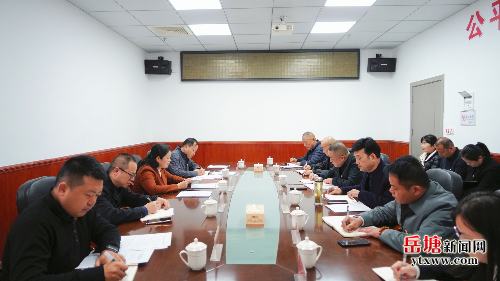 周賞玲到荷塘街道滴水埠村宣講黨的二十屆四中全會精神