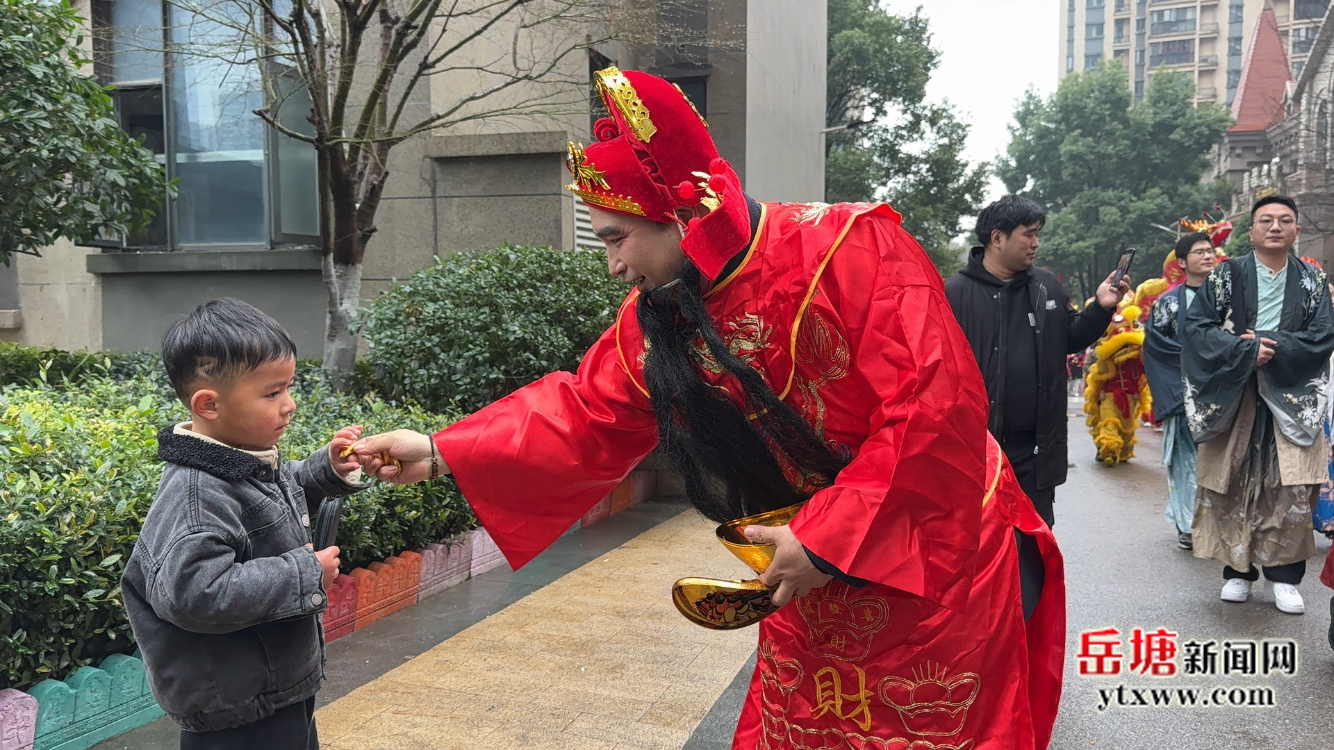 新春走基層 | 新塘里社區(qū)：沉浸式"廟會"年味濃