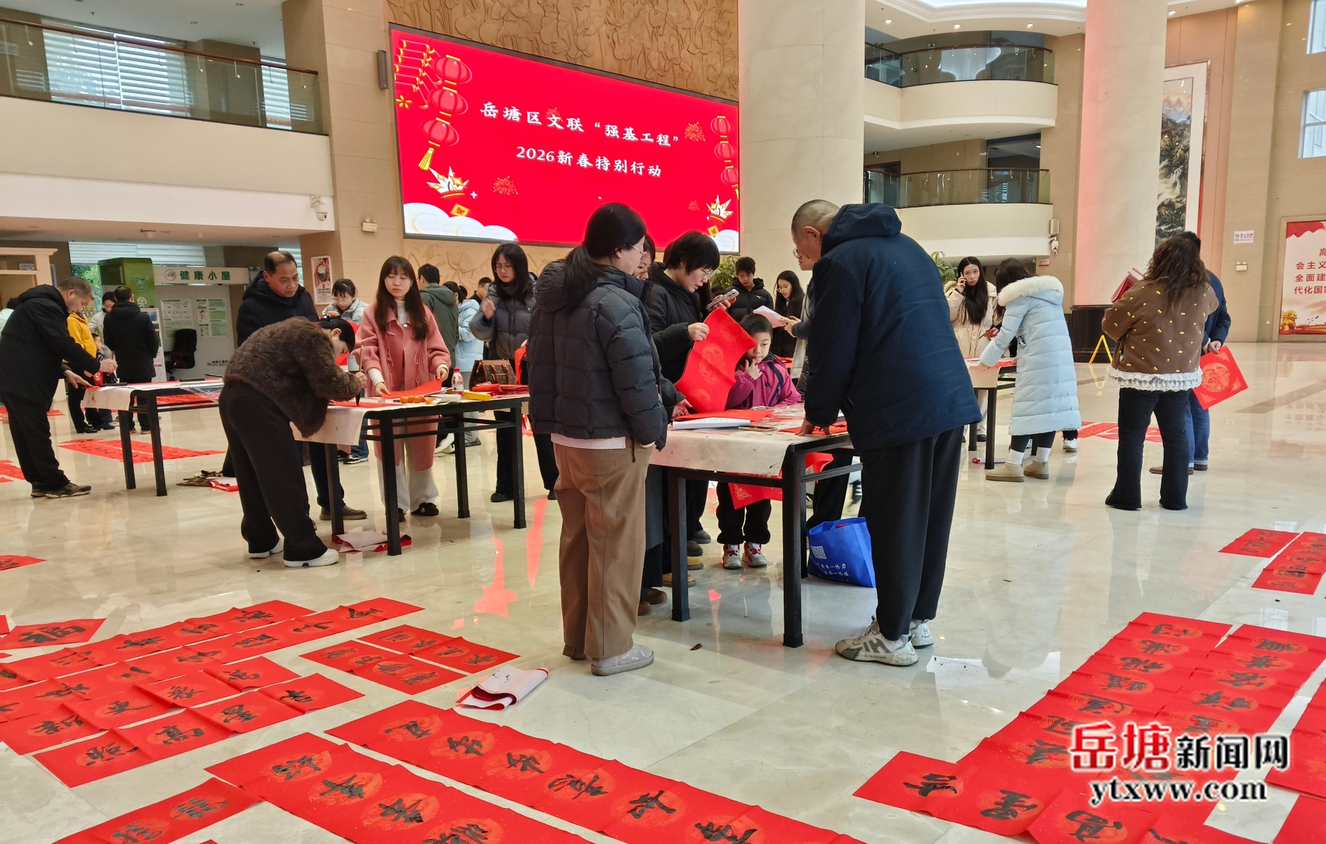 新春走基層｜岳塘區(qū)文聯(lián)開展文化惠民系列活動 為群眾送上“文化年貨”