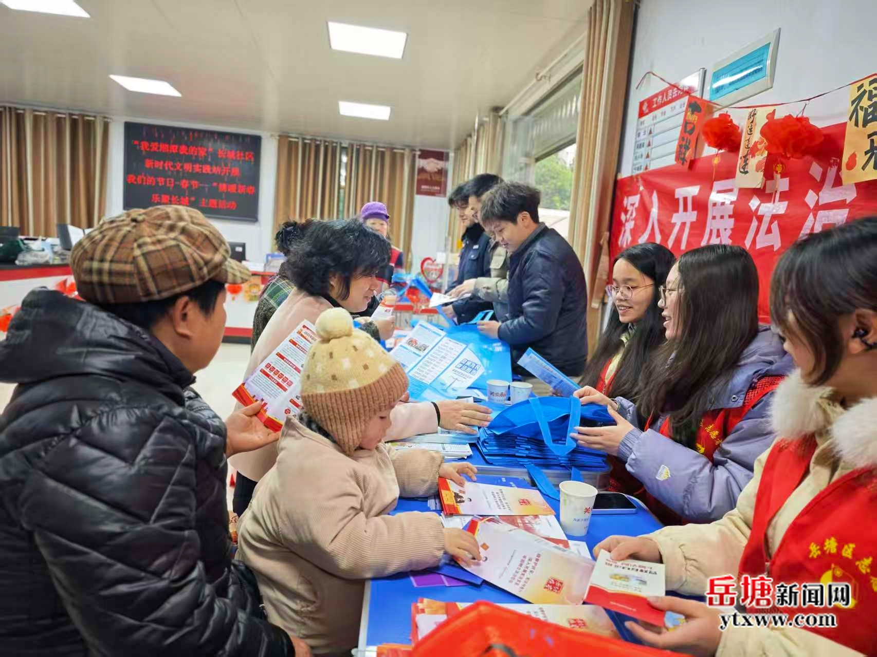 新春走基層｜岳塘區(qū)司法局：大學生“送法下鄉(xiāng)” 法治暖新春