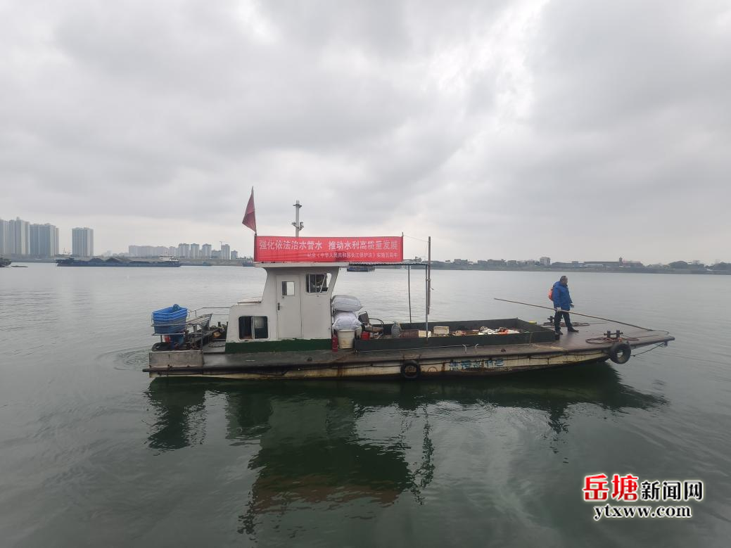 岳塘區(qū)：巡江普法強治理 排澇攻堅保平安