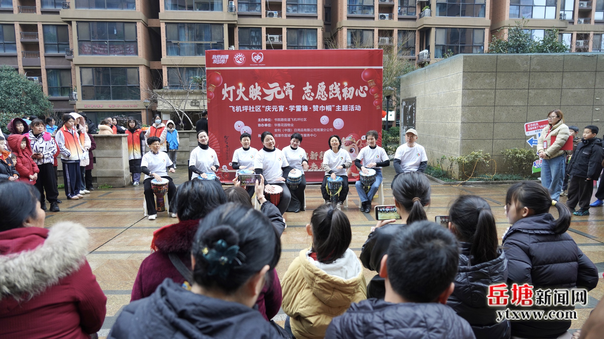 飛機(jī)坪社區(qū)舉辦“慶元宵 學(xué)雷鋒 贊巾幗”主題活動(dòng)