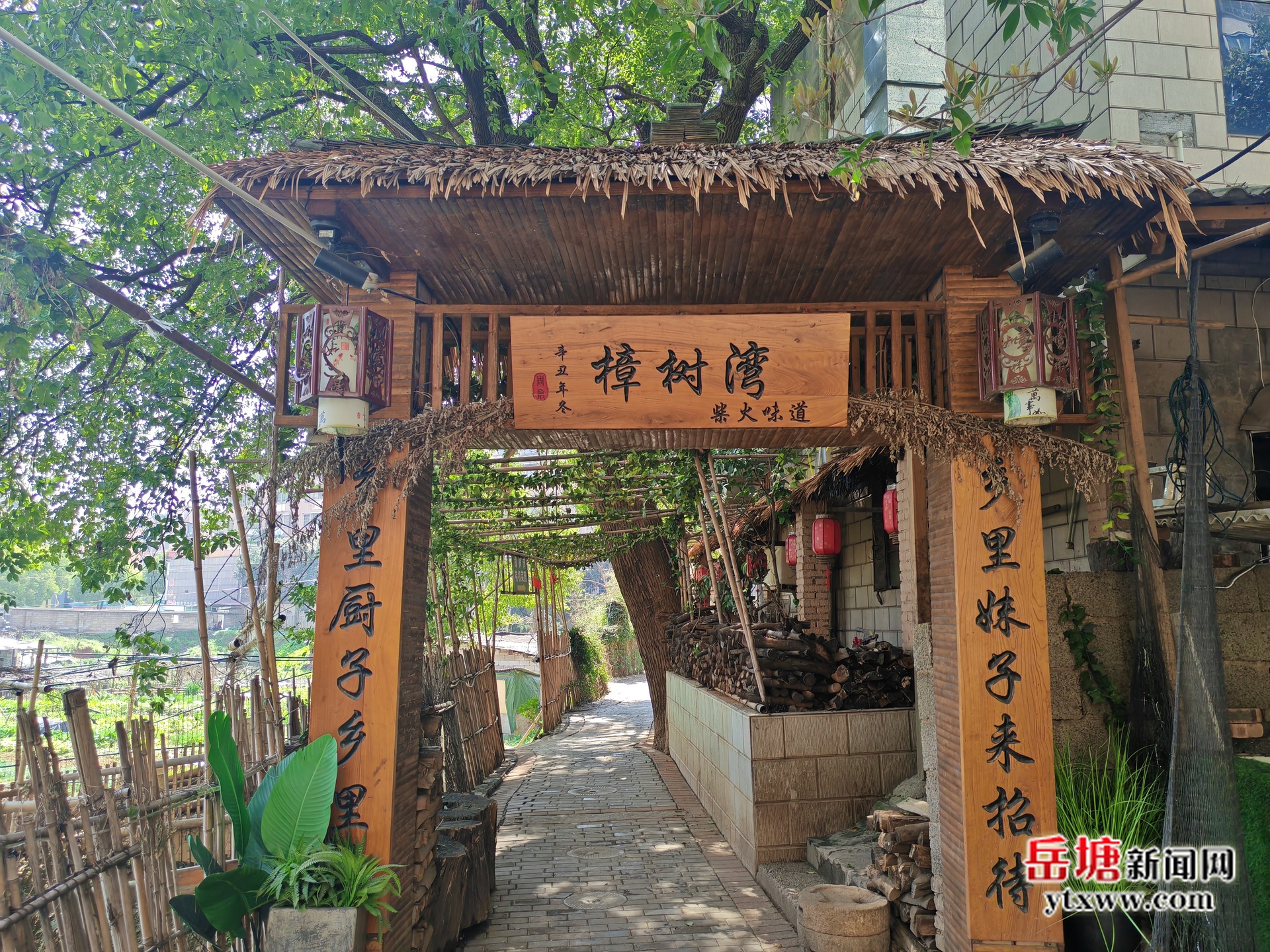 吃在湘潭 有味岳塘丨樟樹灣柴火土菜館：一席土菜藏鄉(xiāng)情