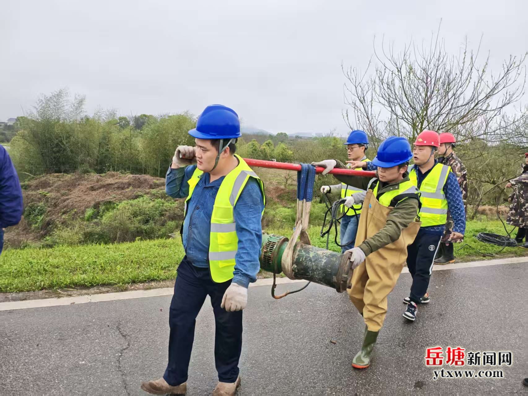 以練備戰(zhàn)！岳塘區(qū)開(kāi)展應(yīng)急演練 筑牢汛期安全防線