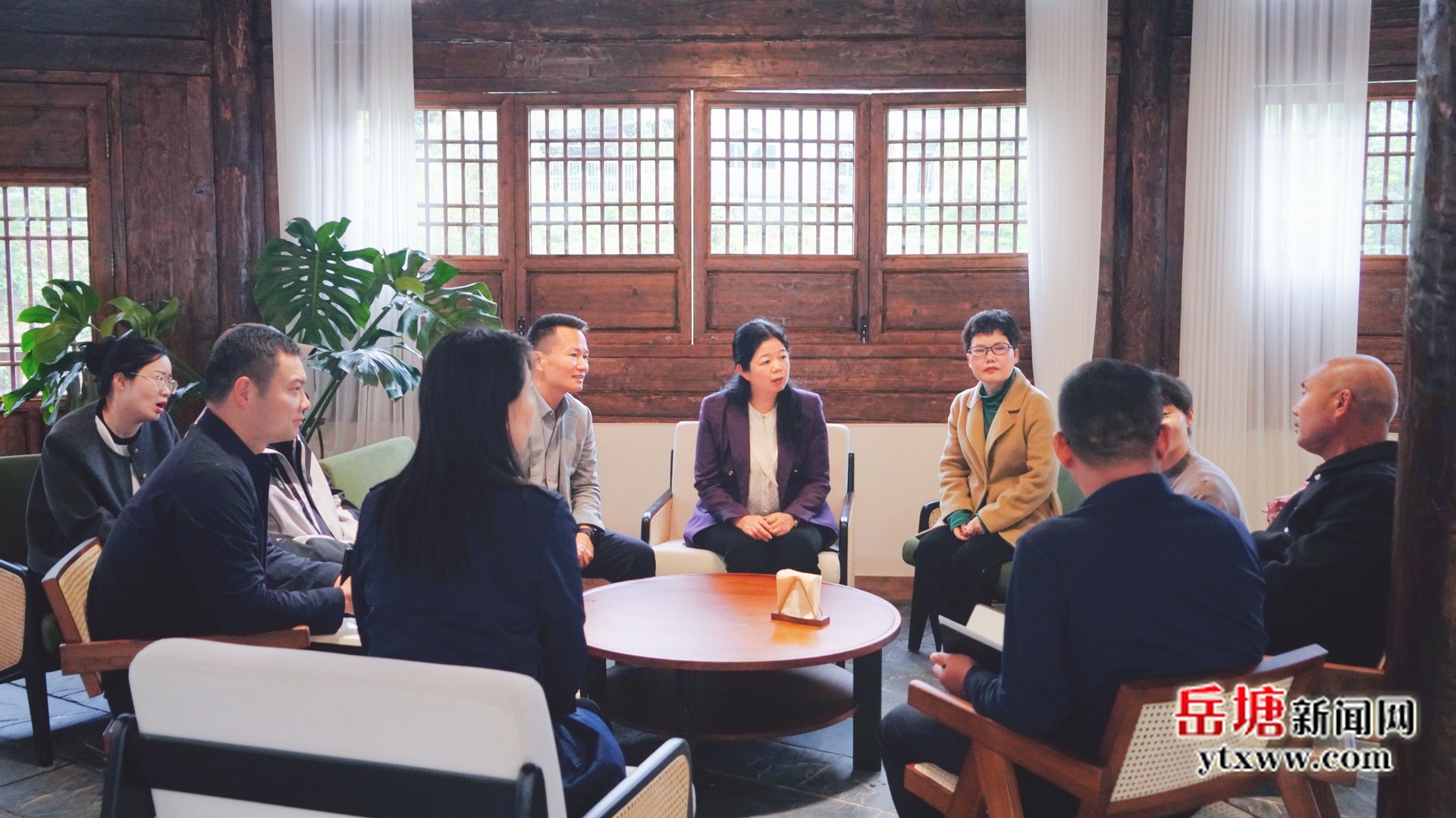 周賞玲調(diào)研岳塘特色產(chǎn)業(yè)發(fā)展