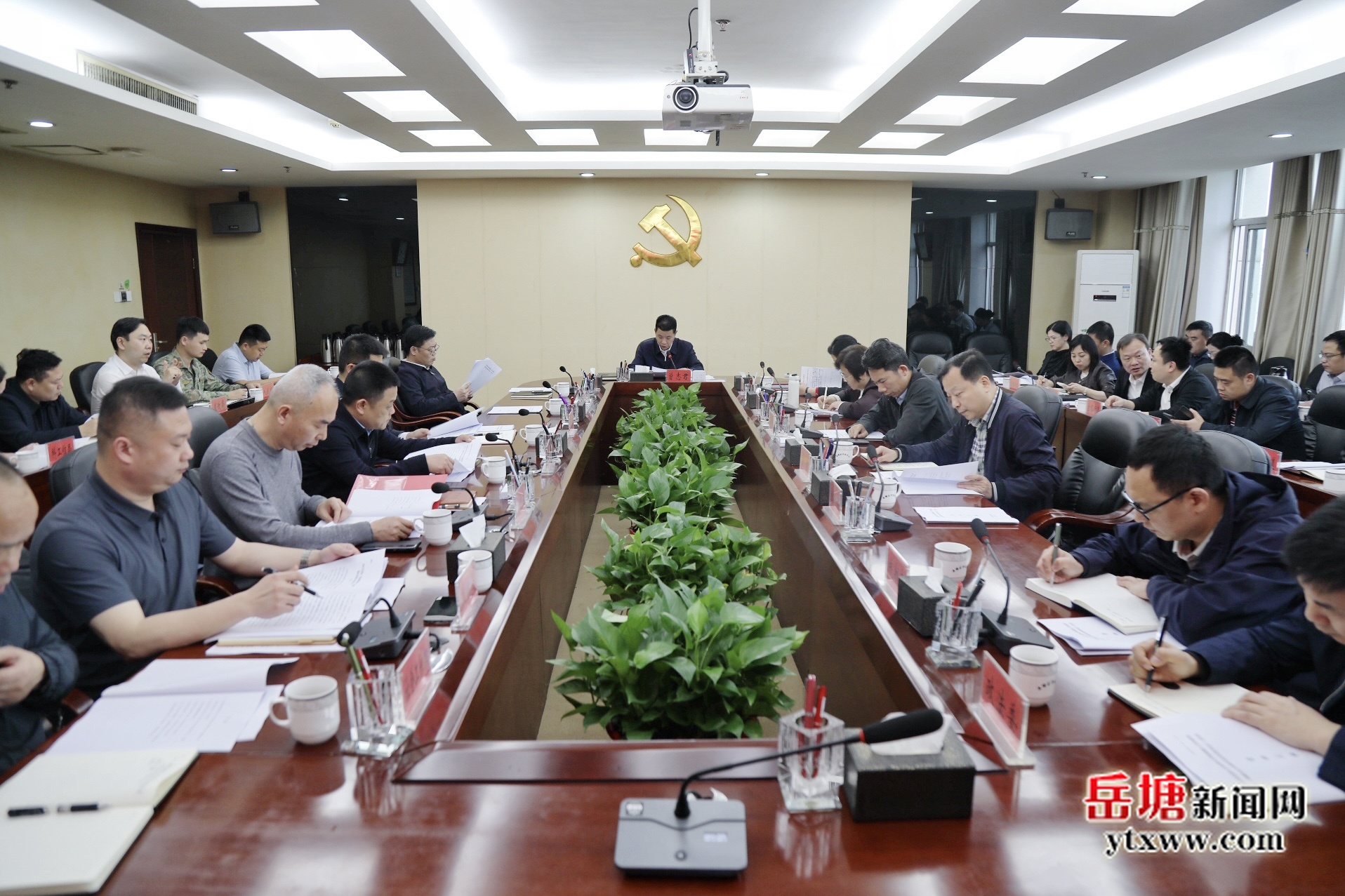 岳塘區(qū)委宣傳思想文化和文明創(chuàng)建工作領(lǐng)導(dǎo)小組（網(wǎng)絡(luò)安全和信息化委員會）會議召開