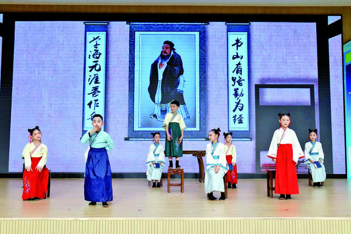 【湘潭日报】书香满莲城！  中小学生阅读展示暨“绿书签行动”宣传活动举行