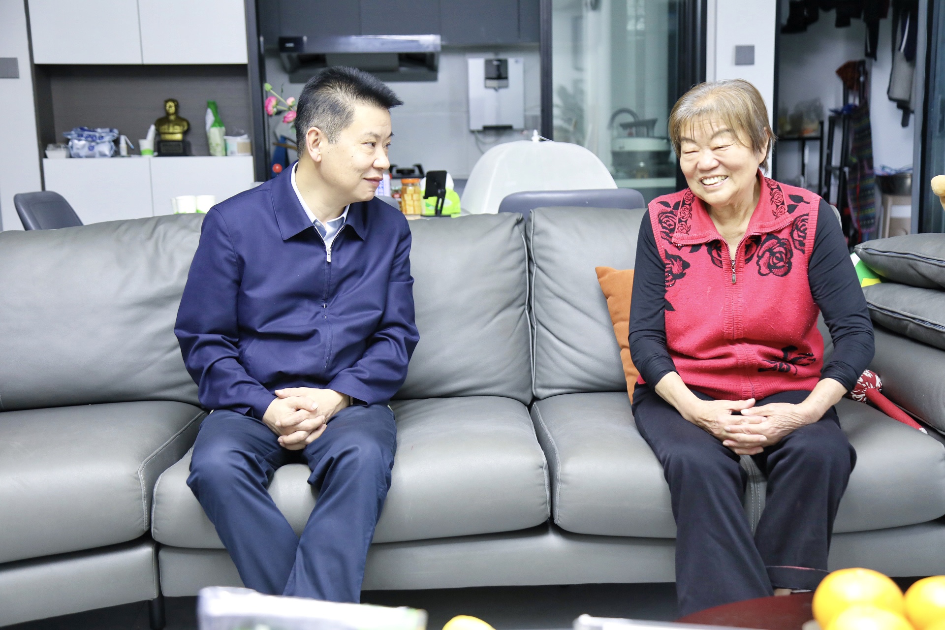 “五一”前夕 曾志君走訪慰問勞模代表