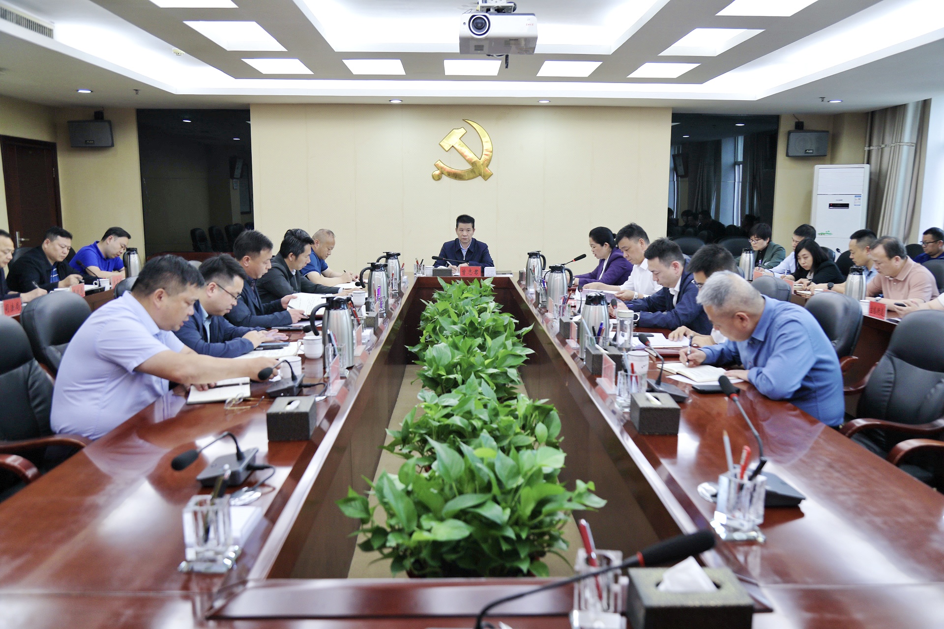 岳塘區(qū)召開2026年群眾身邊不正之風(fēng)和腐敗問(wèn)題集中整治工作調(diào)度會(huì)