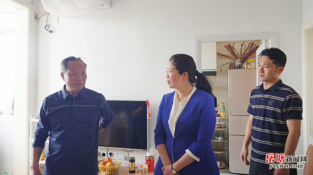 周赏玲“四不两直”开展大板房、老旧小区隐患大排查大整治工作