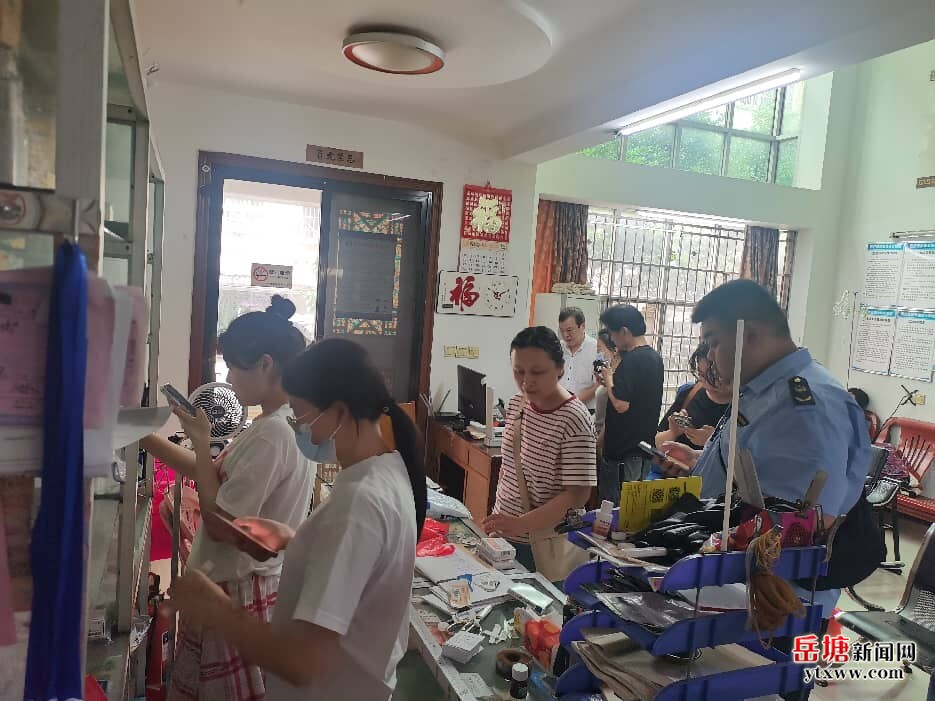 严查医保基金违规使用  筑牢民生保障防线——岳塘区医保局联合多部门开展定点医药机构突击检查