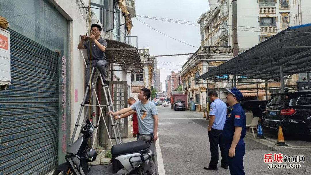 长塘社区开展柏丽广场小区消防安全专项整治行动