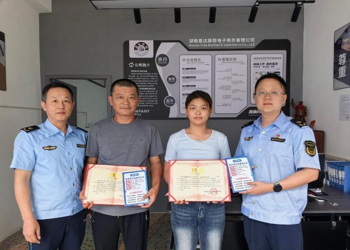 【中新网湖南】湘潭岳塘区：外卖骑手变身“食安哨兵” 筑牢网络餐饮安全防线