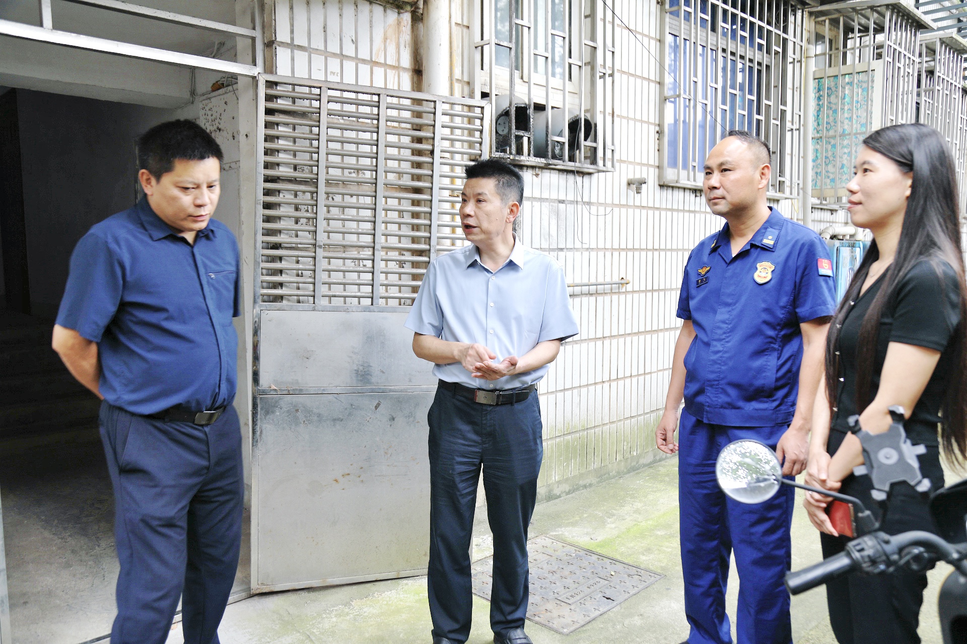 曾志君“四不两直”督查安全生产等重点工作