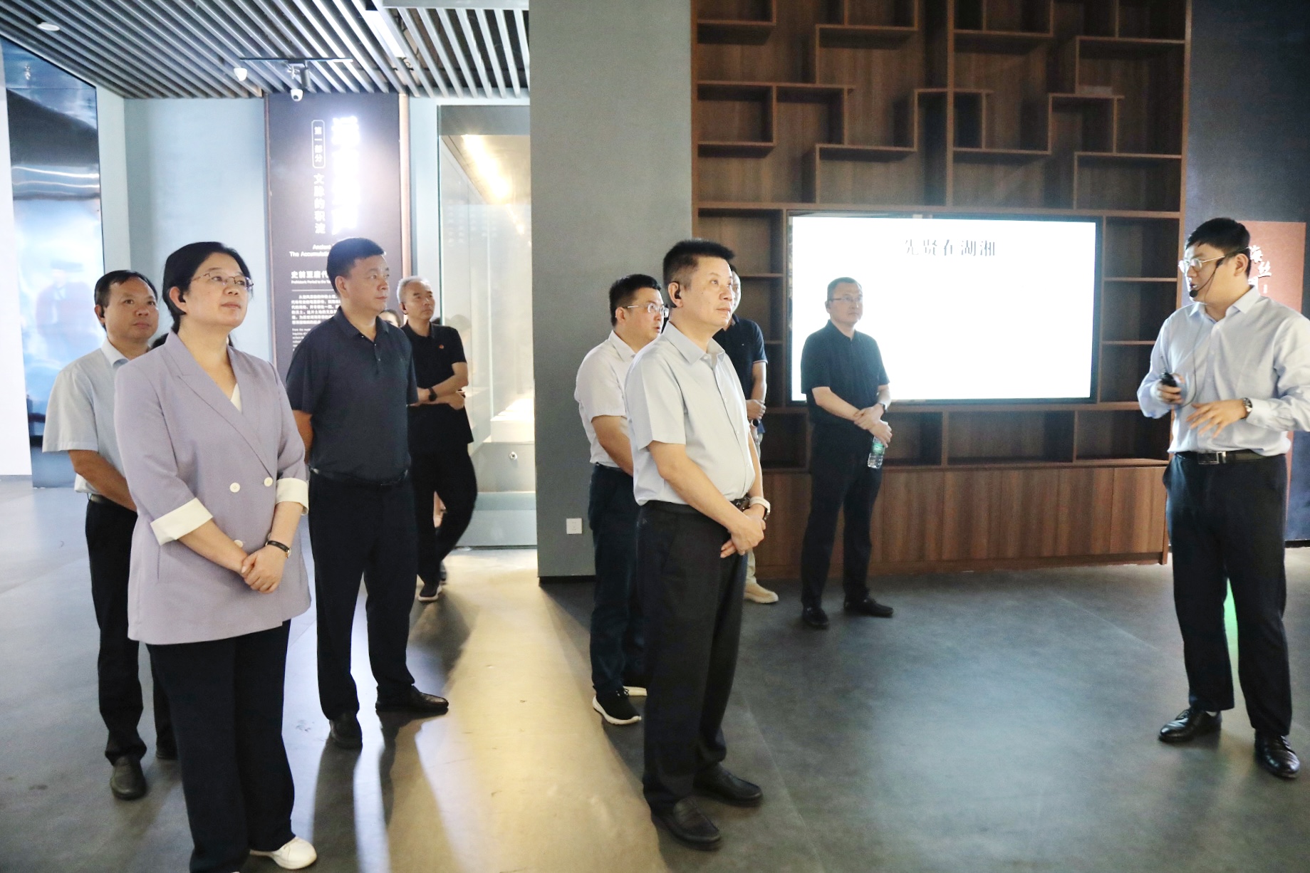2026年岳塘区委理论学习中心组第七次集体学习举行