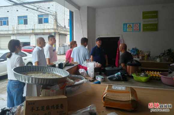 不让“下店”成隐患 不让“上宅”变险境——红旗社区联合多部门开展商贸城专项整治