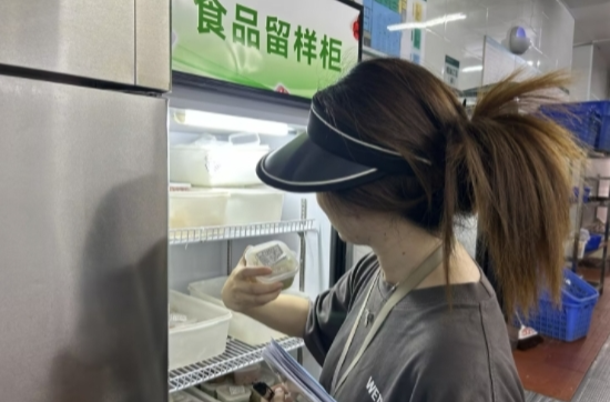 阳光社区：紧盯夏季食品安全 守护职工“舌尖安全”