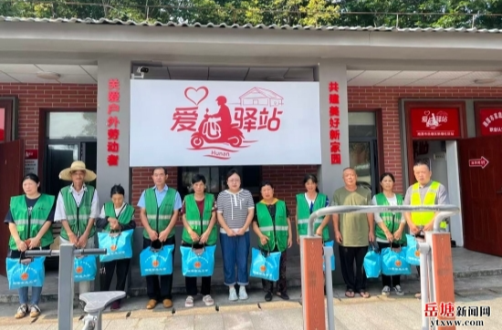 新塘社区为新就业形态劳动者开展送清凉活动