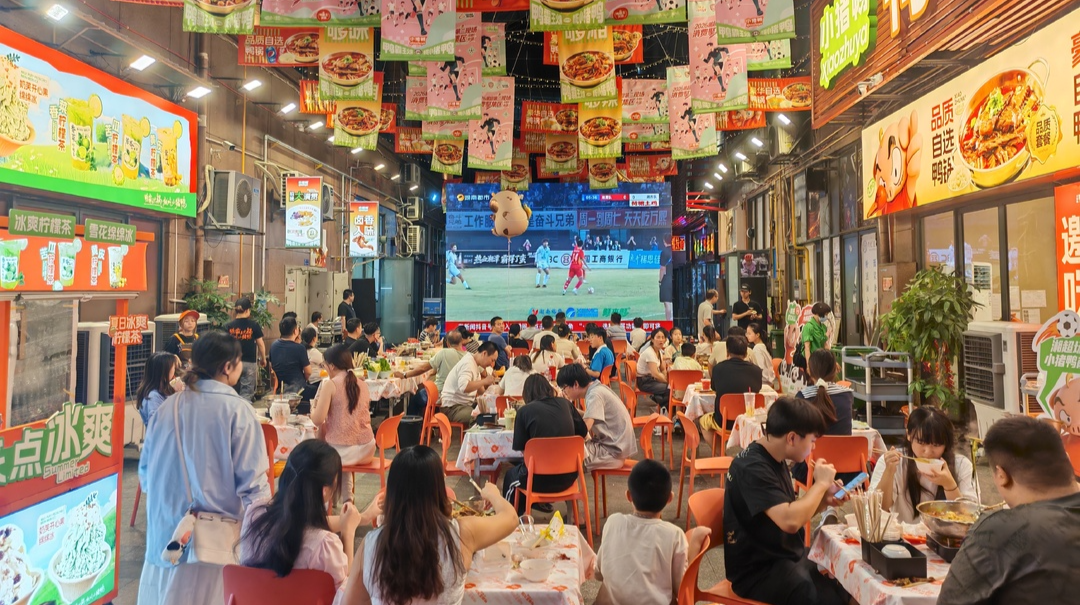 品岳塘美食 为湘超喝彩！湘超第二现场持续点燃岳塘夜间消费热潮