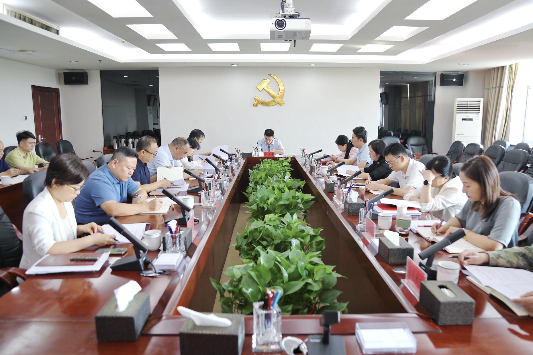 曾志君主持召开区委退役军人事务工作领导小组会议