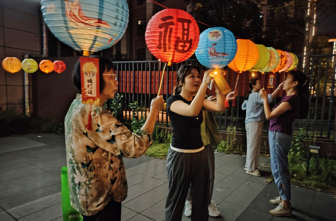 雅韵庆双节 霞城街道向家塘社区国风游园会精彩纷呈