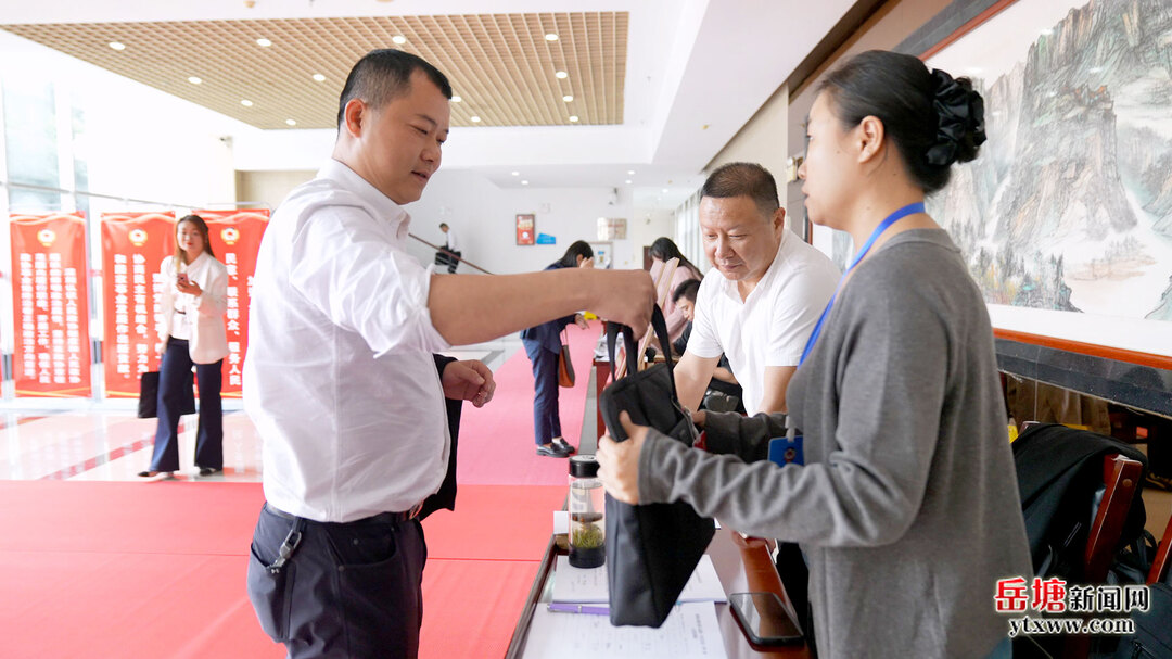 两会进行时丨区政协委员报到 履职尽责谱新篇