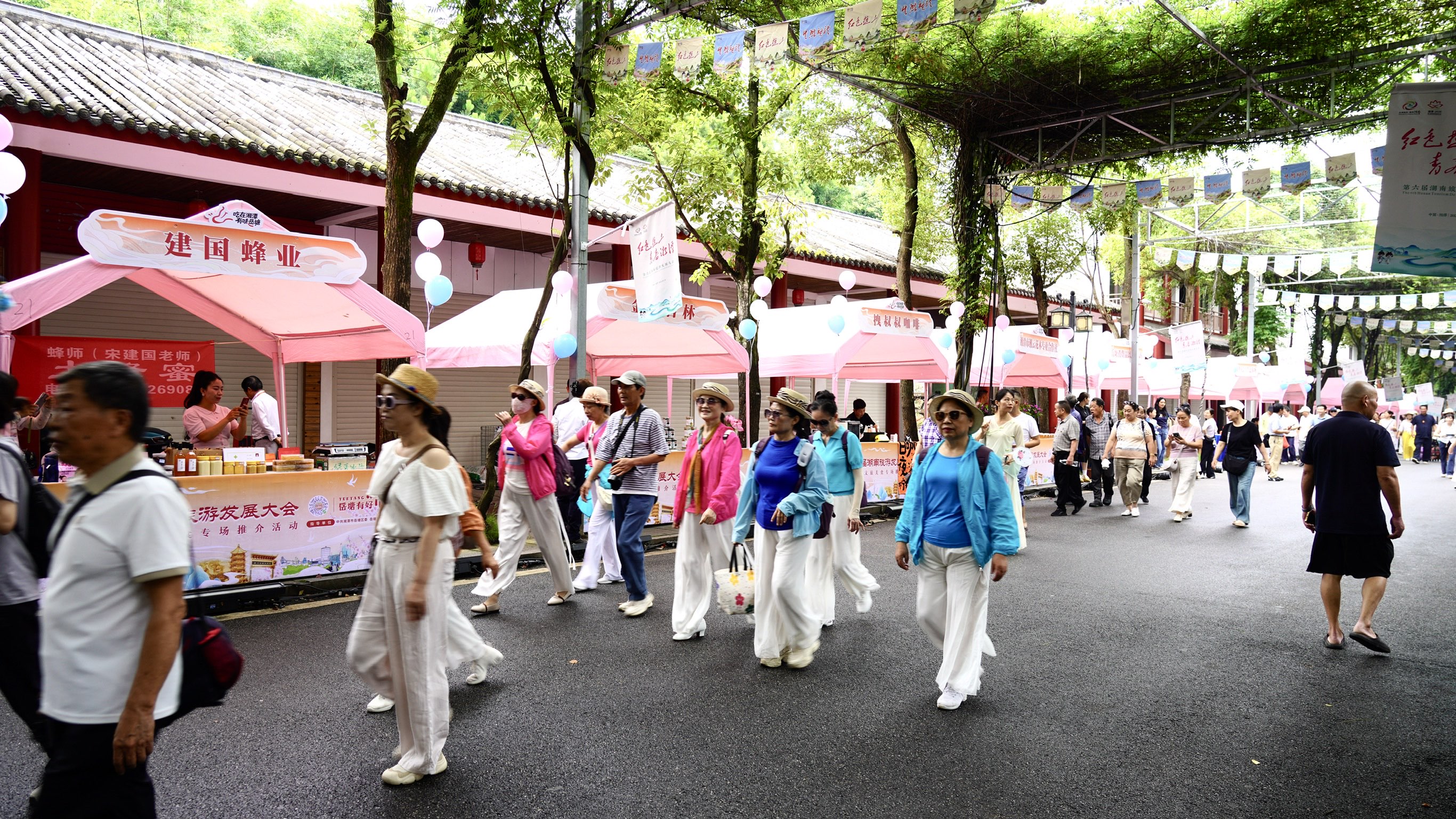 第六届湖南旅游发展大会丨盘龙大观园变身“真香”现场！“岳塘有好‘市’”文旅美食专场推介活动火热举行